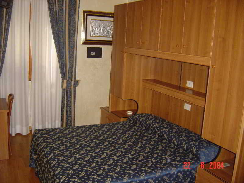 Hotel Mari 1 Рим Экстерьер фото